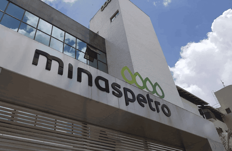 Fachada do prédio da Minaspetro com logo visível.