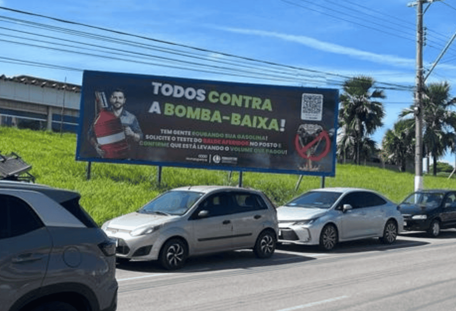 Painel de campanha contra a bomba baixa em Minas Gerais.